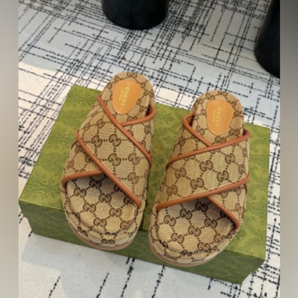 Gucci slippers